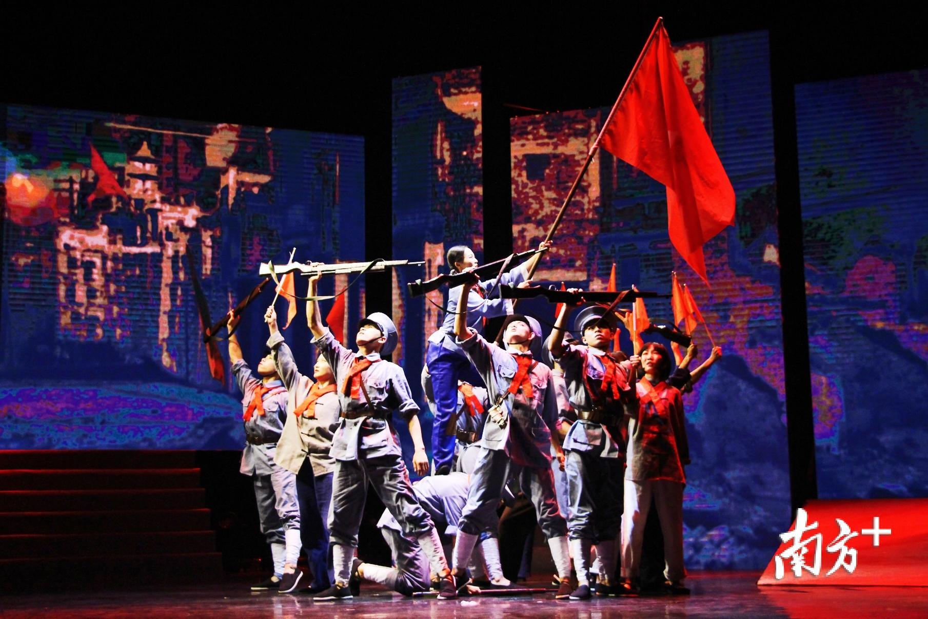 华南理工大学推出原创多媒体全景式话剧《红色甲工 血色浪漫》