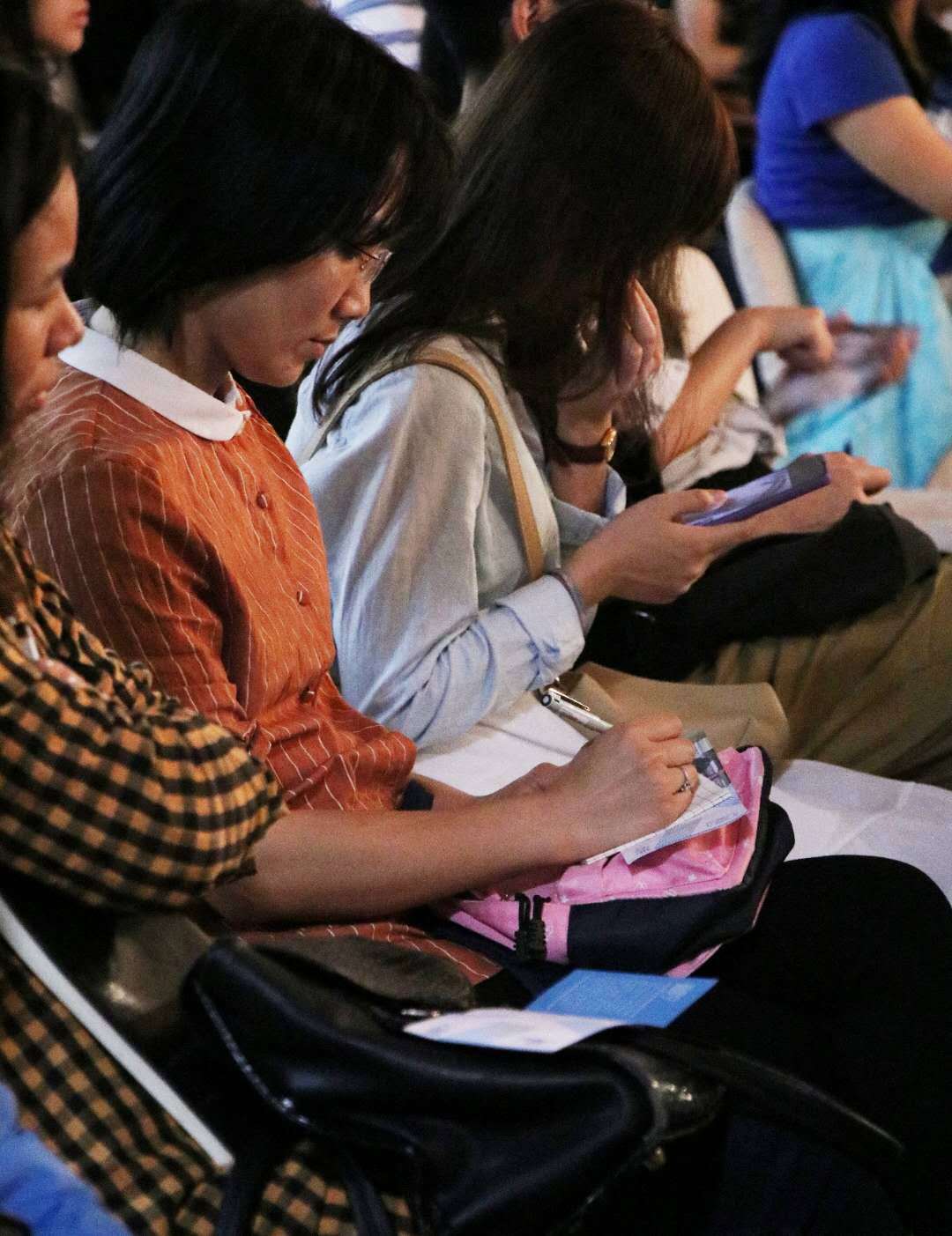 现在观众在做笔记（龚艺超摄）