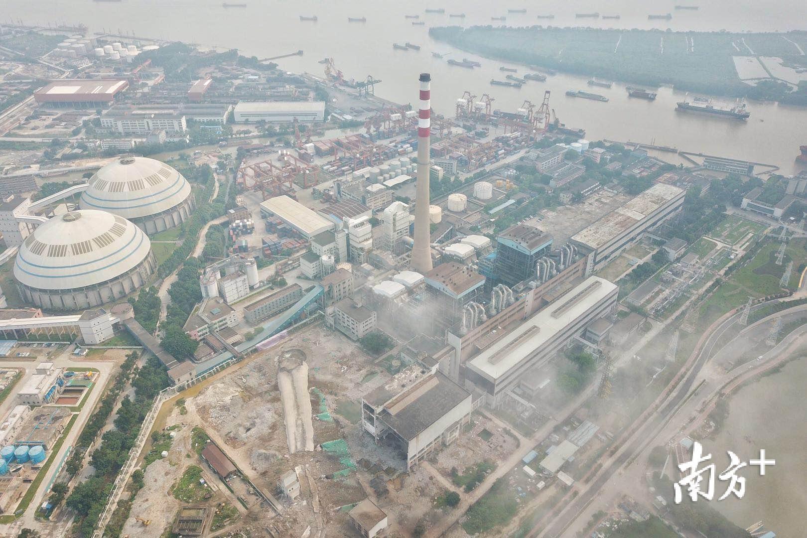 成功爆破后的现场。 成功爆破后的现场。