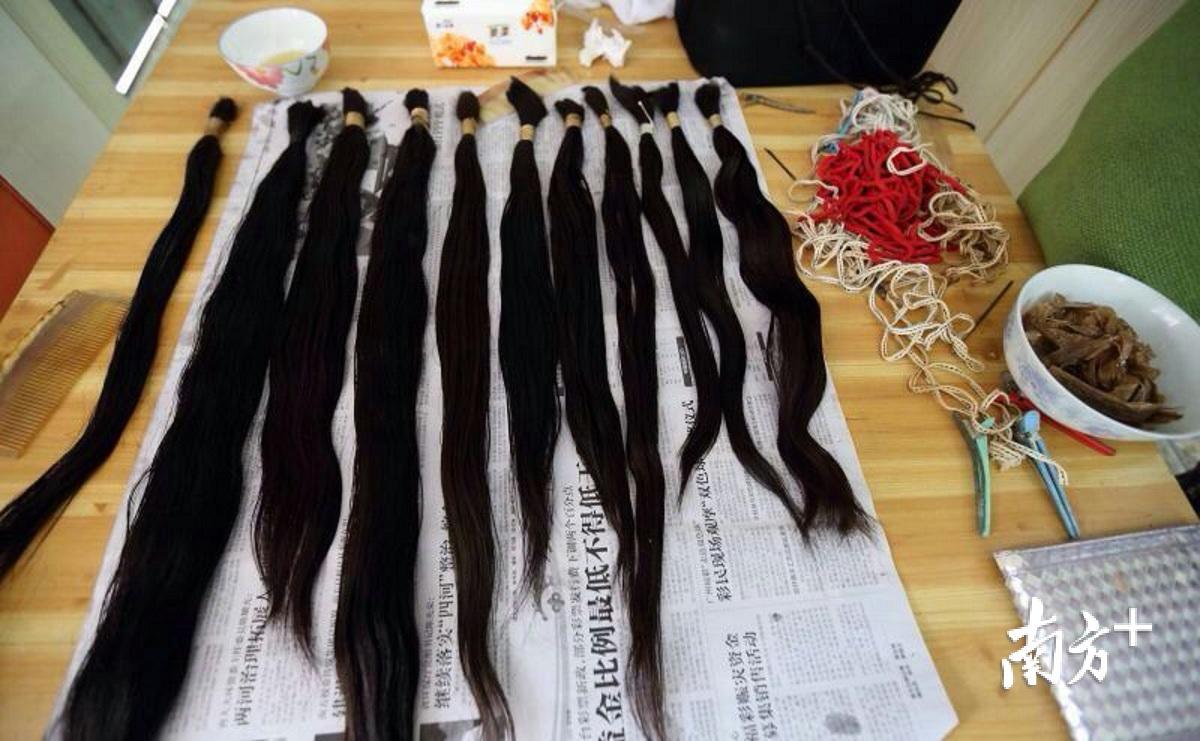 梳“大鳖尾”必不可少的工具。(受访者供图) 梳“大鳖尾”必不可少的工具。(受访者供图)