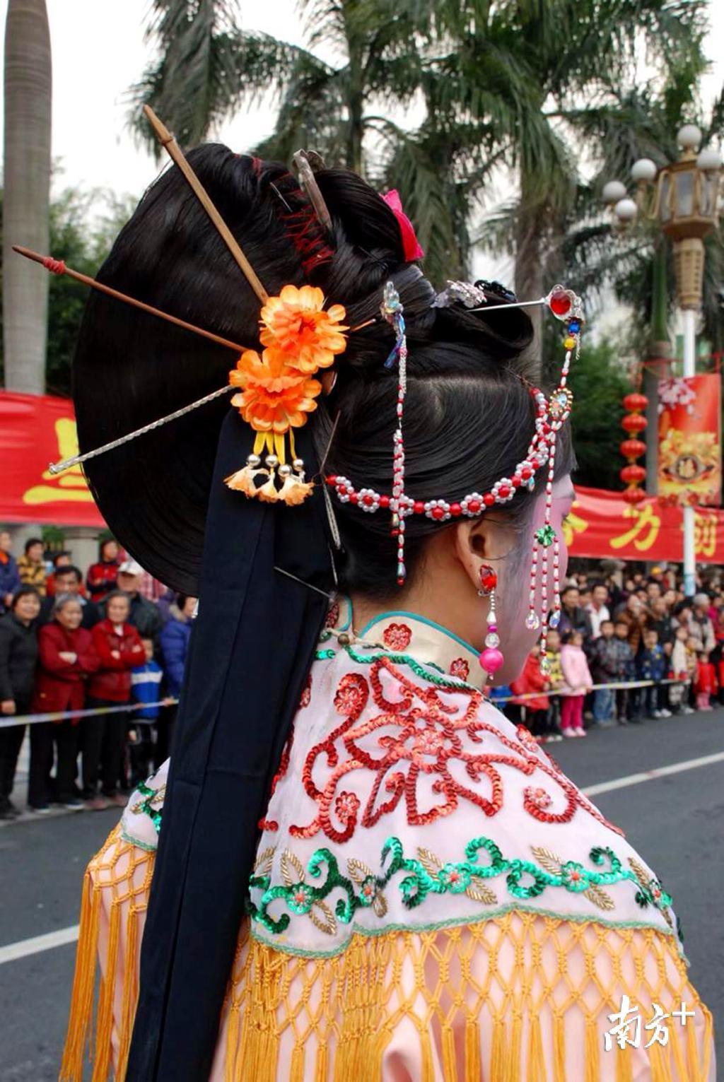 重大活动上的“大鳖尾”造型。(丰顺县文化馆供图) 重大活动上的“大鳖尾”造型。(丰顺县文化馆供图)