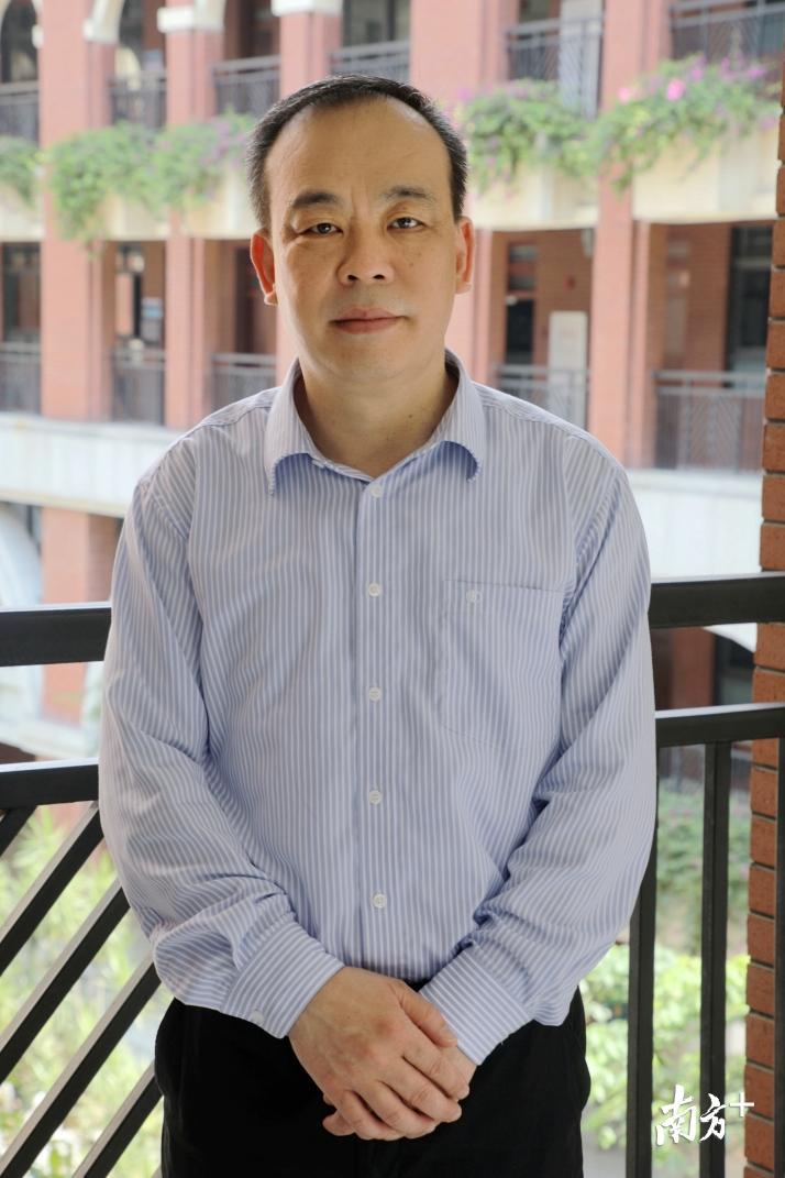 广东华侨中学校长李子良 广东华侨中学校长李子良