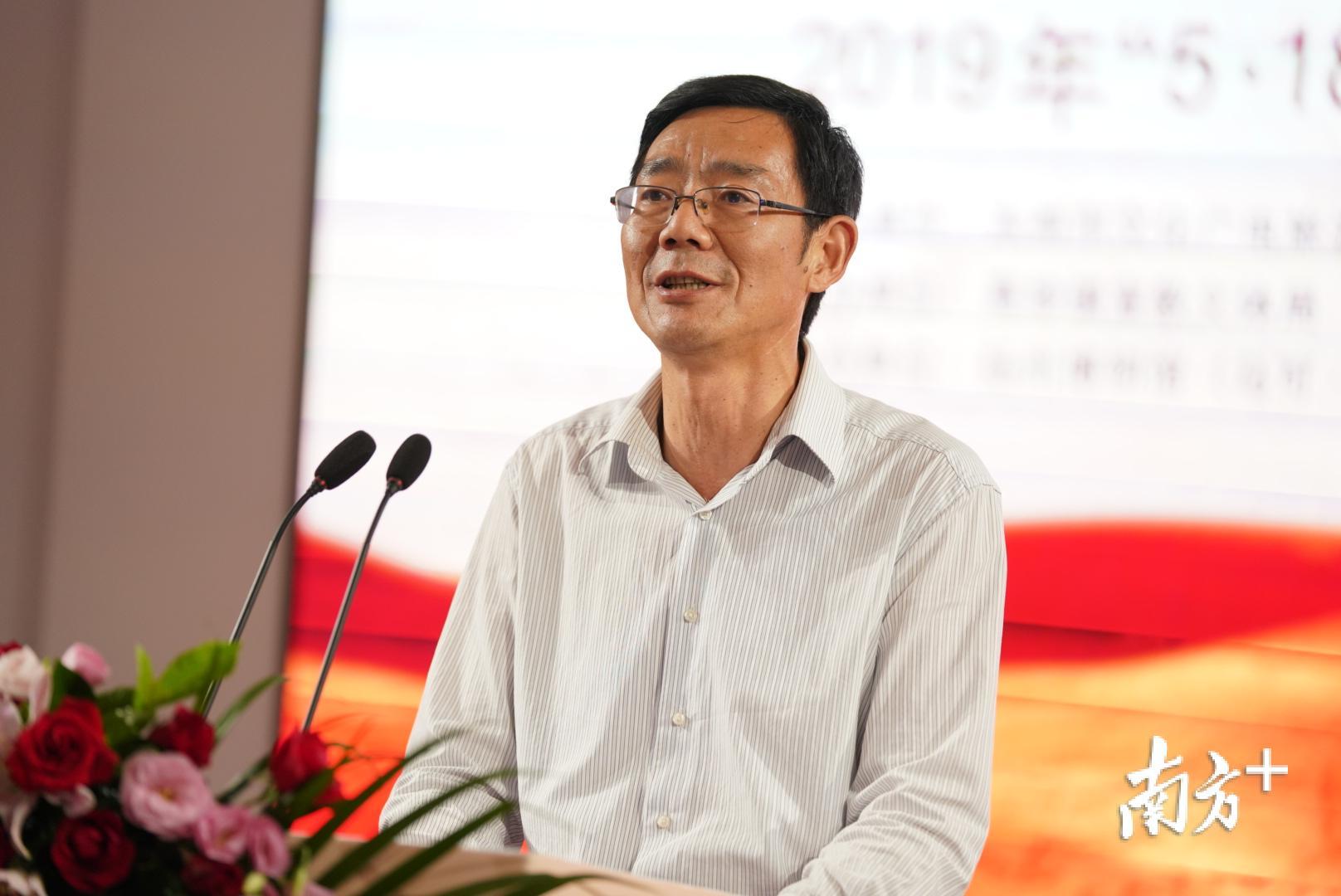 扬州市文化广电和旅游局党委副书记、副局长仲玉龙 扬州市文化广电和旅游局党委副书记、副局长仲玉龙