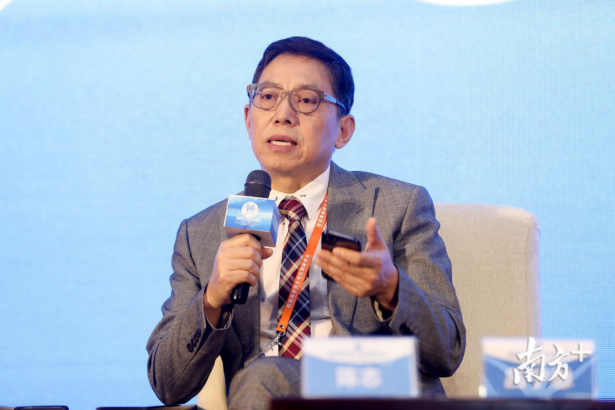 凤凰卫视资讯台执行总编辑吕宁思 凤凰卫视资讯台执行总编辑吕宁思