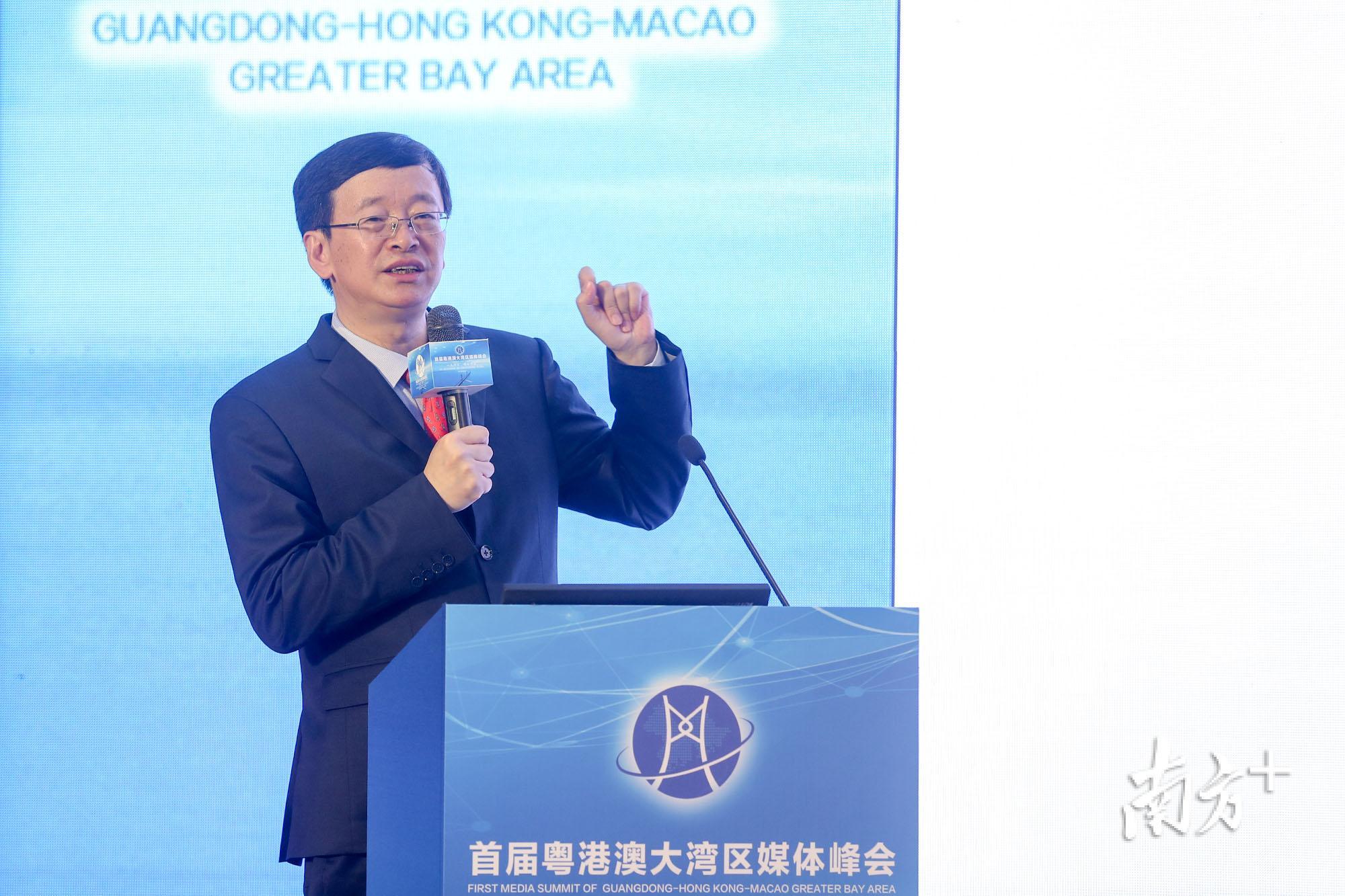 北京大学哲学系教授、文化产业研究院副院长陈少峰 北京大学哲学系教授、文化产业研究院副院长陈少峰