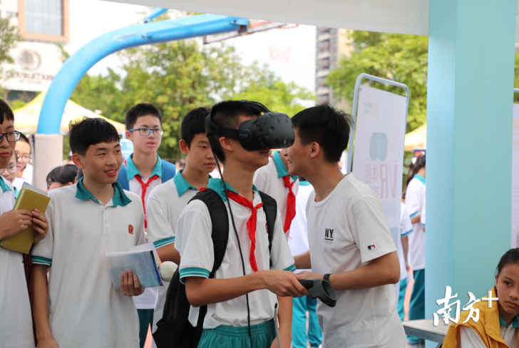 科技集市现场VR体验穿越时光项目