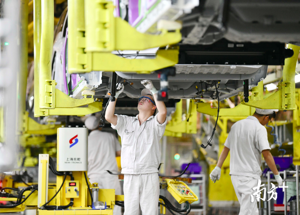 短短十年时间,广汽传祺已实现从年产量从1万多辆到50万辆的飞跃。 短短十年时间,广汽传祺已实现从年产量从1万多辆到50万辆的飞跃。