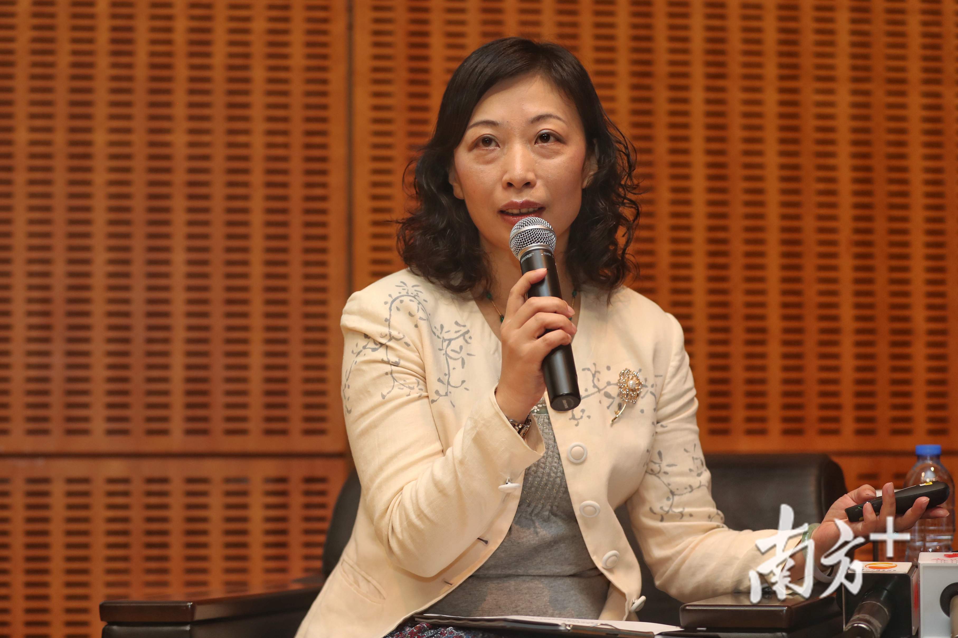 澳门特别行政区文化局局长穆欣欣接受记者采访。 澳门特别行政区文化局局长穆欣欣接受记者采访。