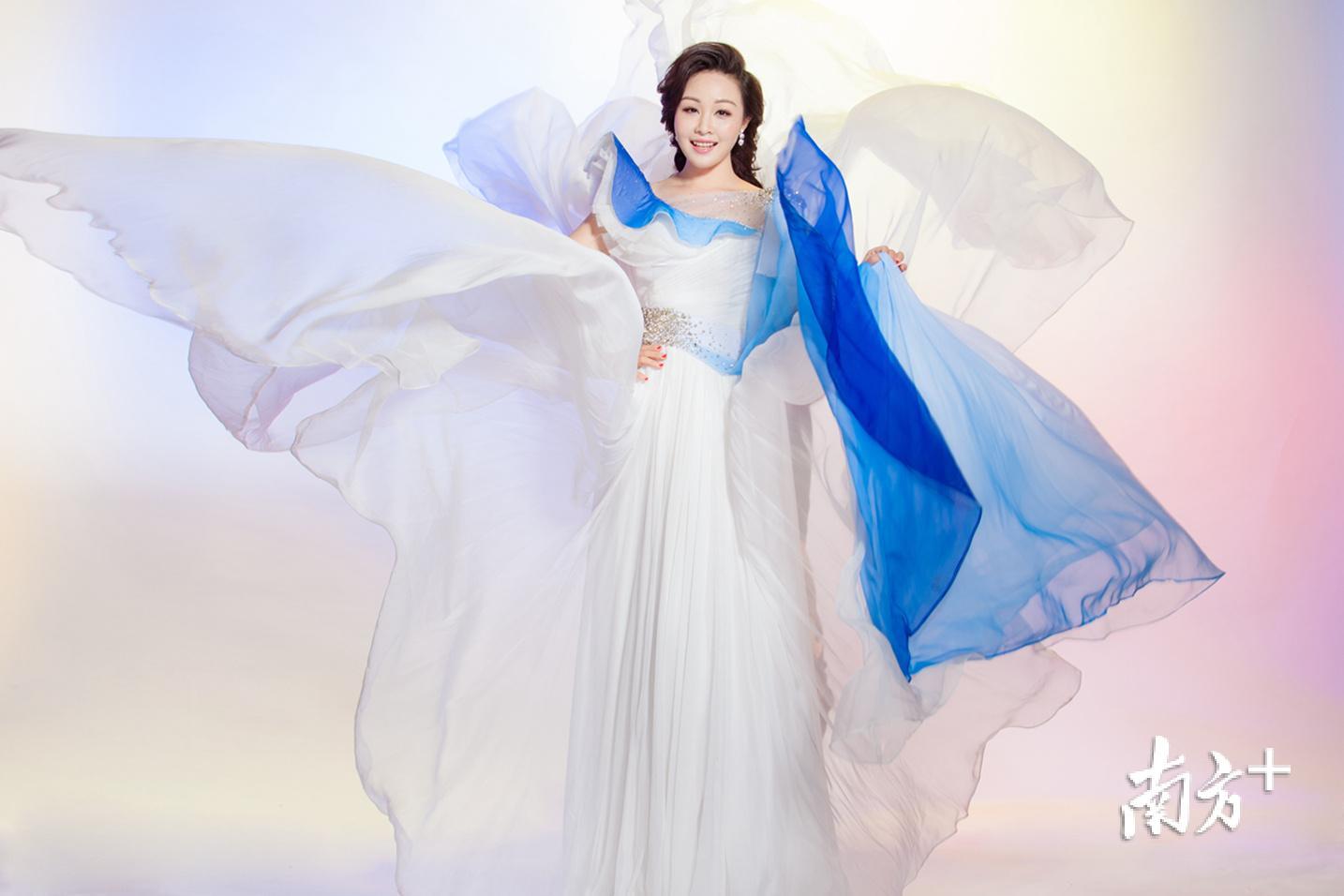 《悠悠女儿香》专辑封面上的李勤，如玉兰般绽放。  图片由受访者提供