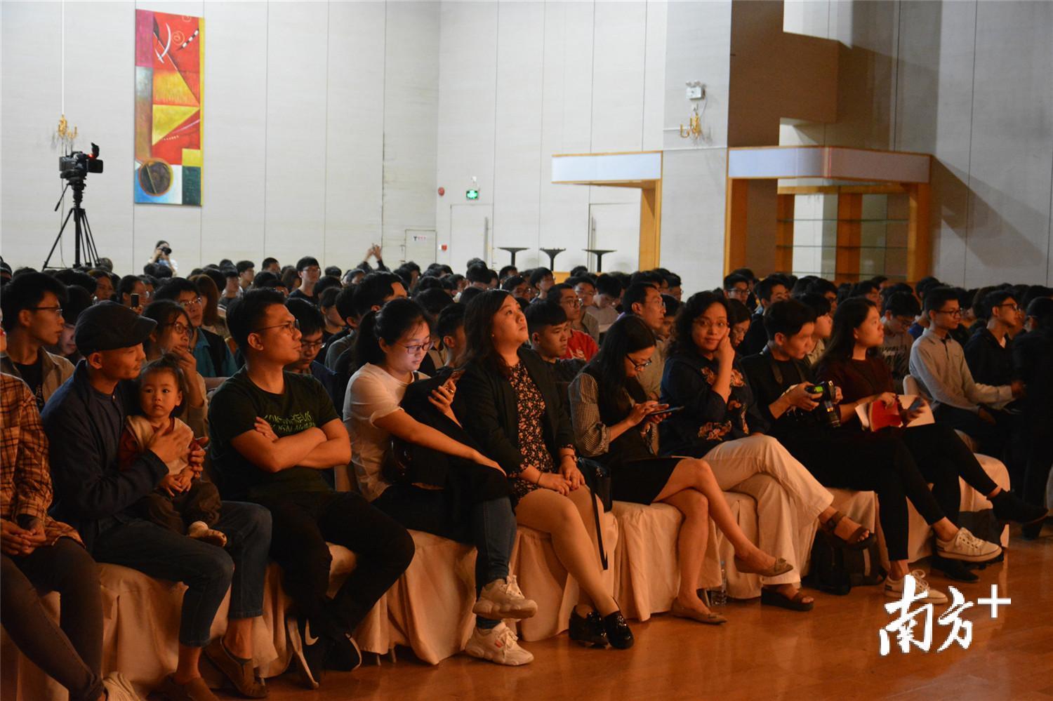 讲座吸引了不少市民前来。（ 龚艺超摄）