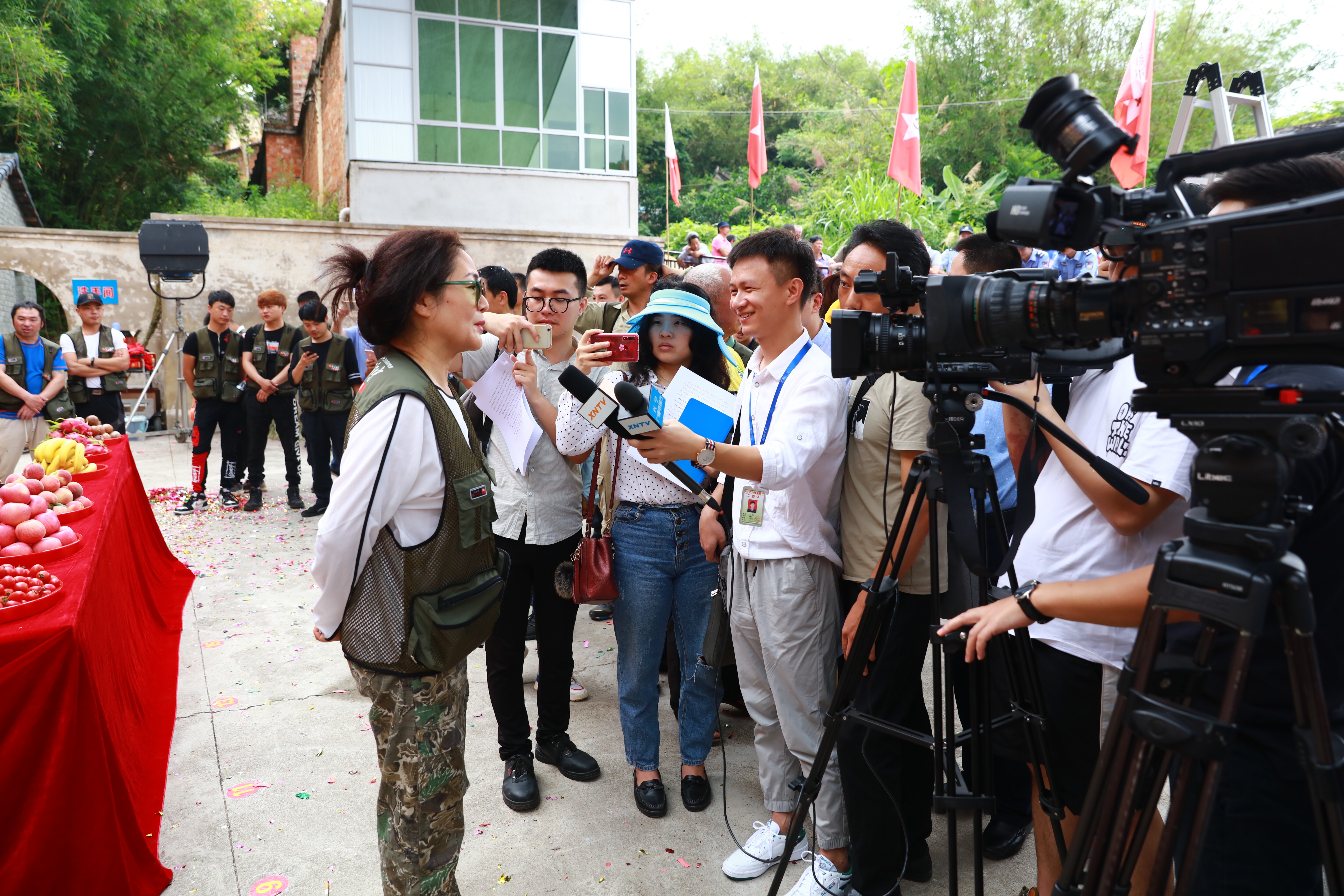 梅州兴宁红色故事搬上大银幕！建国70周年重点献礼影片《生死坚守》开机_南方plus_南方+