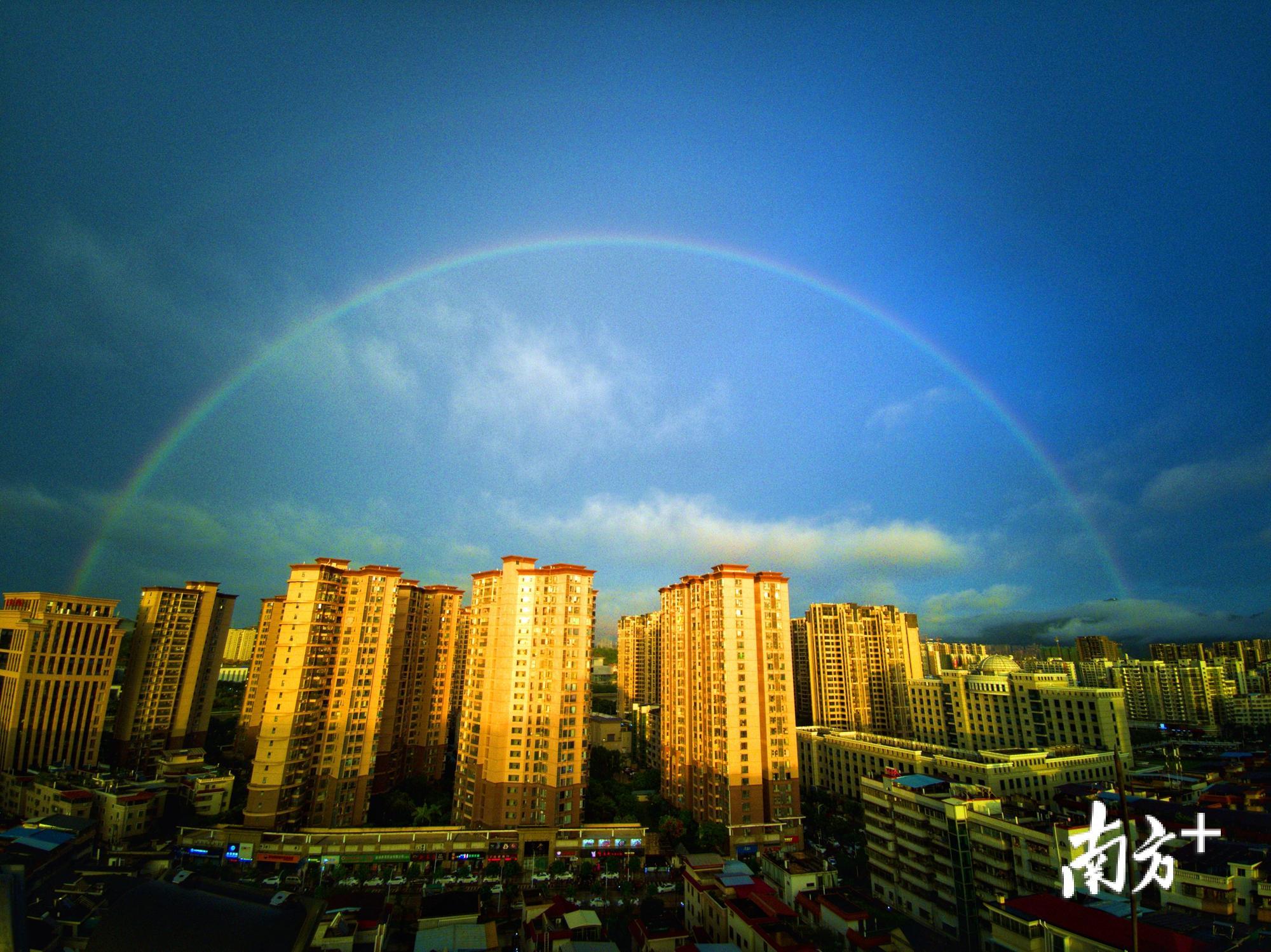 美爆刷爆梅城朋友圈的双彩虹是这么来的