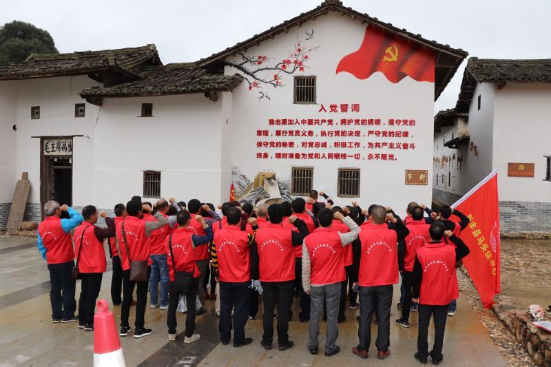 新丰县结合当地红色资源优势，积极采取多种形式扎实开展“不忘初心、牢记使命”主题教育