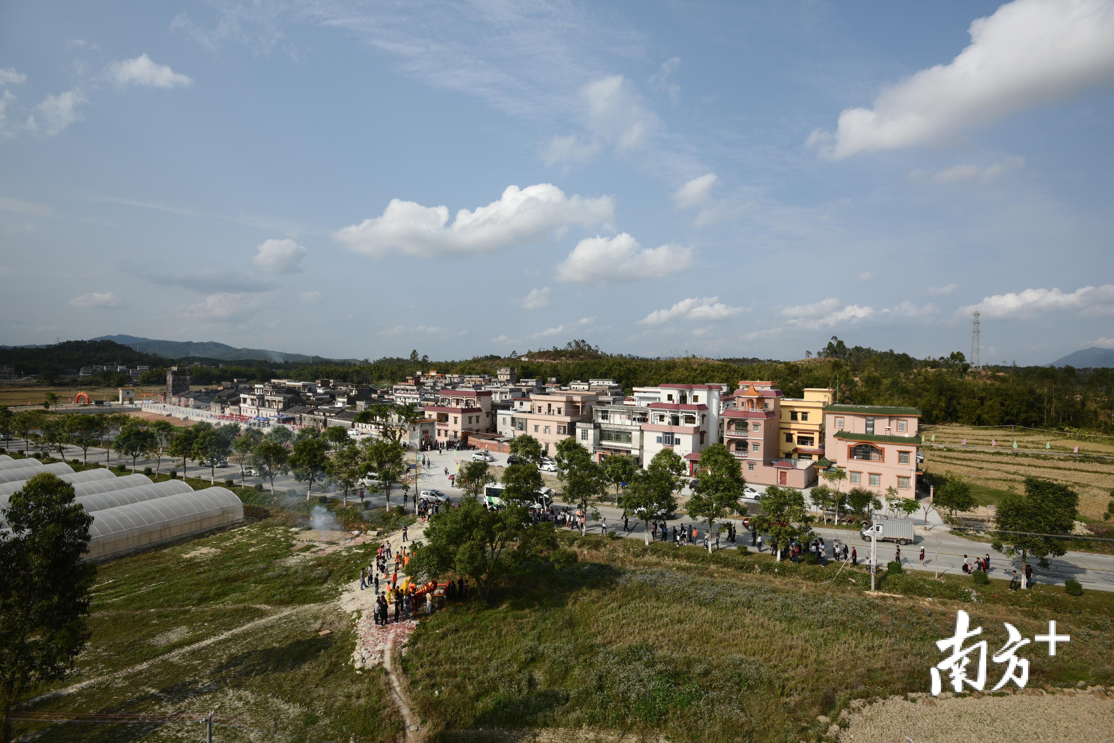 塘新村是开平市的一条自然村，在“90后”村干部带领下，开展农村人居环境整治，村子更美了。 开平市塘口镇供图