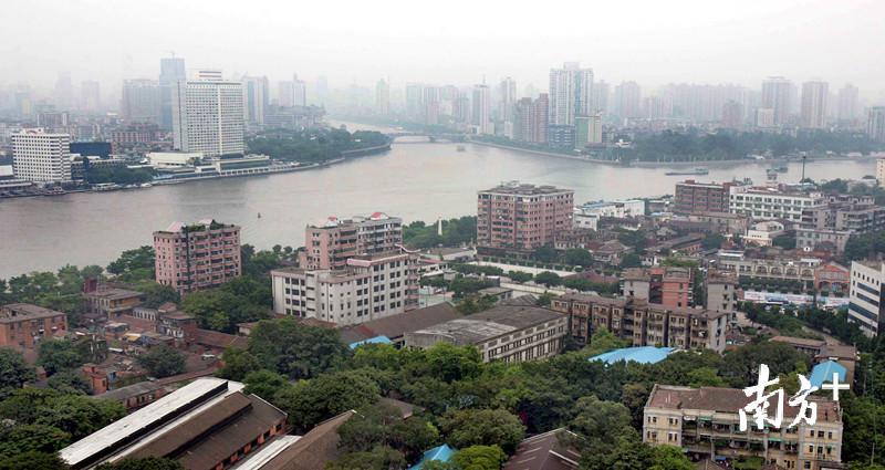 广州拥有深厚的城市底蕴,特别是在荔湾、越秀有着许多亟待微改造的老旧小区。 摄影:吴伟洪 广州拥有深厚的城市底蕴,特别是在荔湾、越秀有着许多亟待微改造的老旧小区。 摄影:吴伟洪