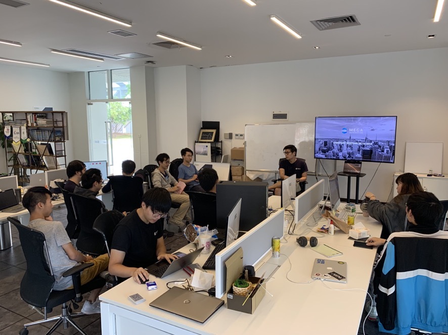 香港创客林恒一团队在开会.