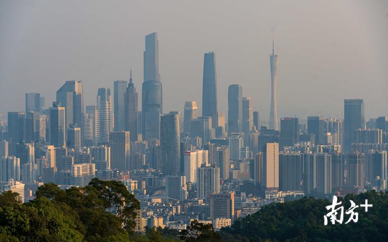 广州新城市中轴线,这已经成为广州的城市地标。 摄影:董天健 广州新城市中轴线,这已经成为广州的城市地标。 摄影:董天健