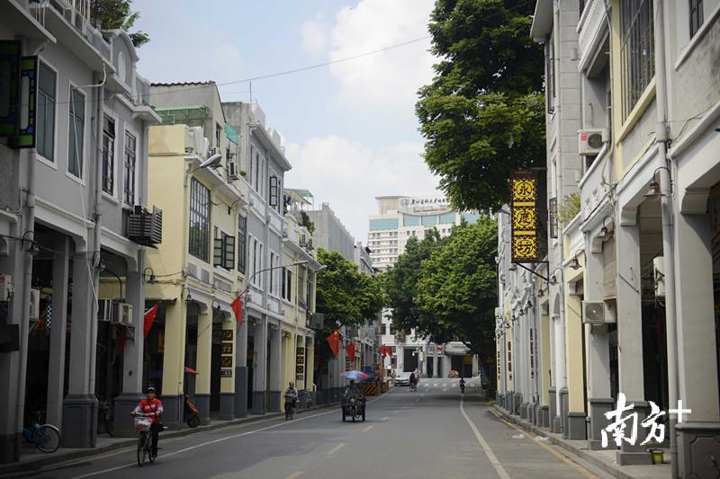 干净整洁的荔湾区恩宁路骑楼街。 摄影:肖雄 干净整洁的荔湾区恩宁路骑楼街。 摄影:肖雄