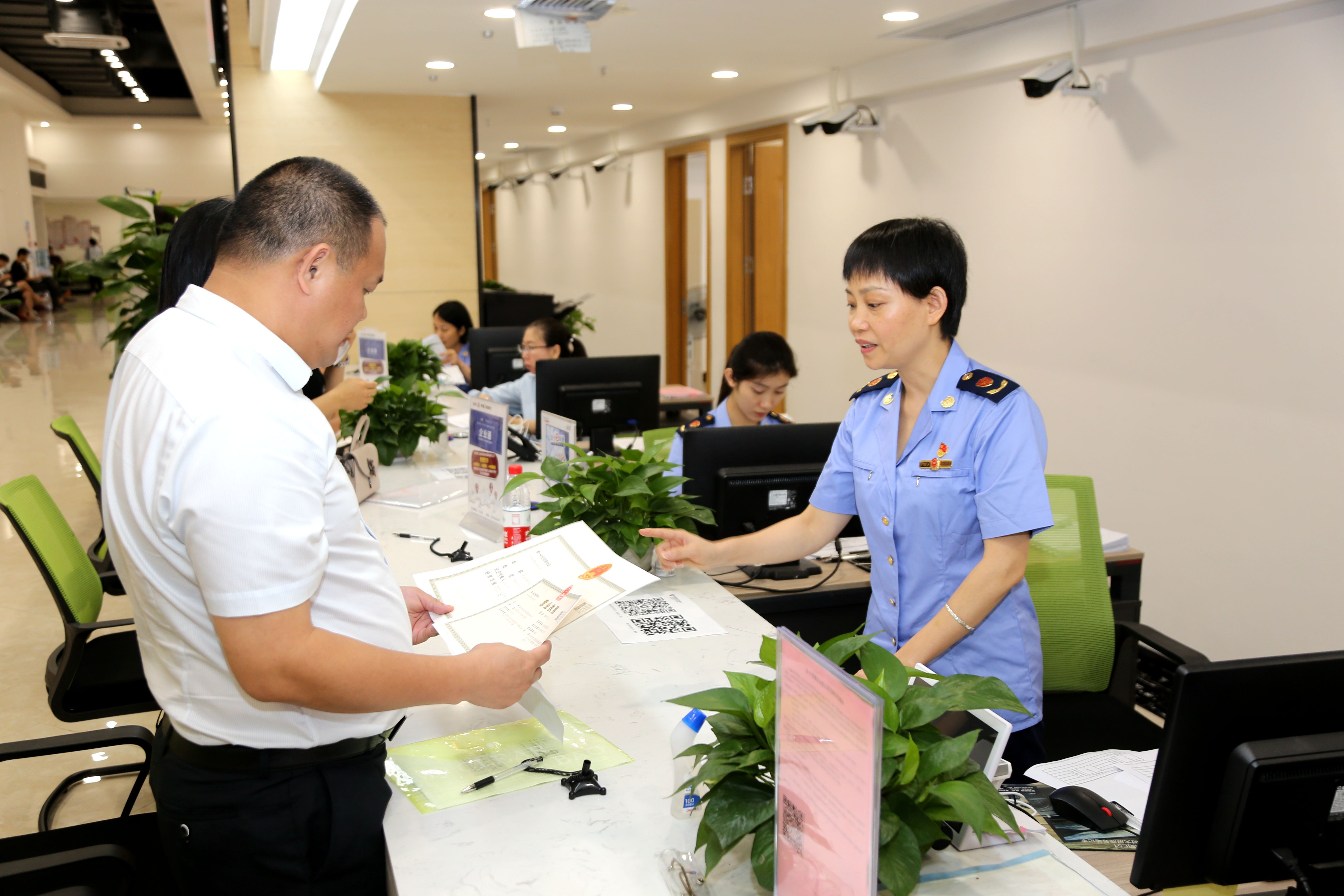 企业客户领取营业执照