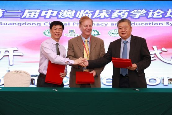 澳大利亚昆士兰大学、中山大学孙逸仙纪念医院和中山大学新华学院共同续签三方《谅解备忘录》 澳大利亚昆士兰大学、中山大学孙逸仙纪念医院和中山大学新华学院共同续签三方《谅解备忘录》