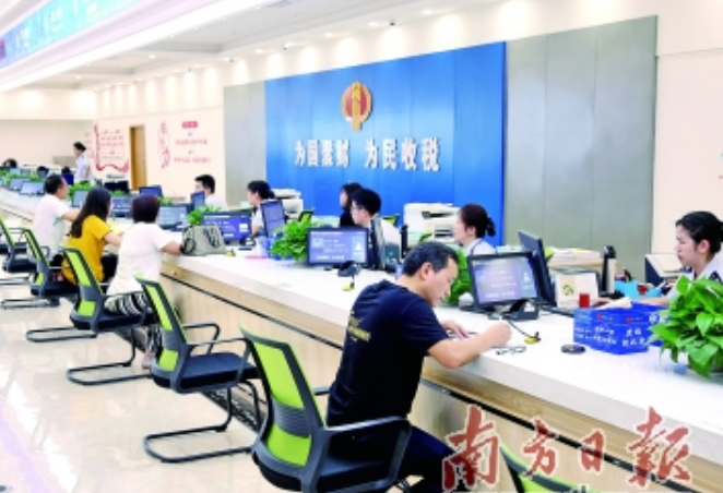 企业客户可以在行政服务中心完成“一日内办理”的办证业务。