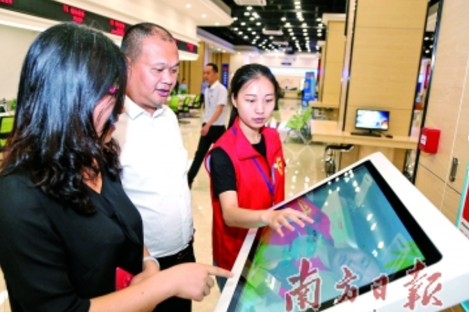 志愿者协助企业客户领取办理所需业务的预约。