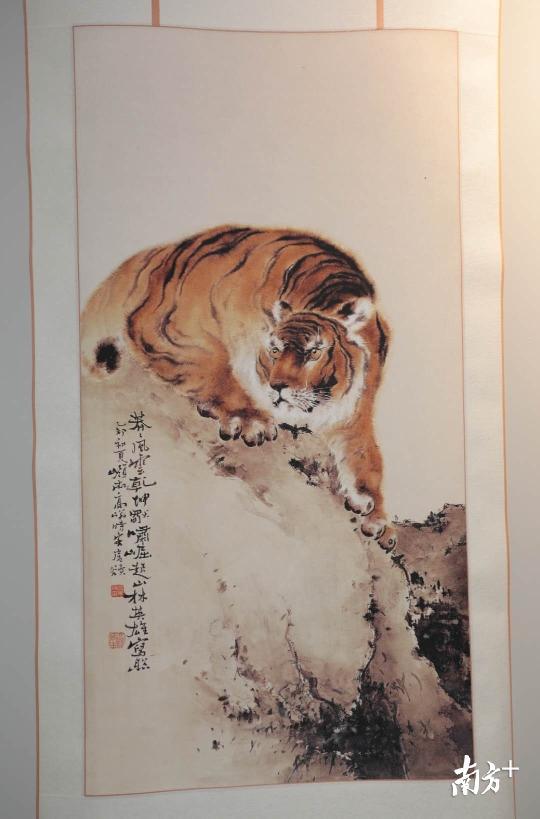 中国美術 『 虎嘯山林 勇攀高峰 』 掛け軸 紙本 丙子重陽  中国當代画家 中国美術 『 虎嘯山林 勇攀高峰 』 掛け軸 紙本 丙子重陽 中国當代