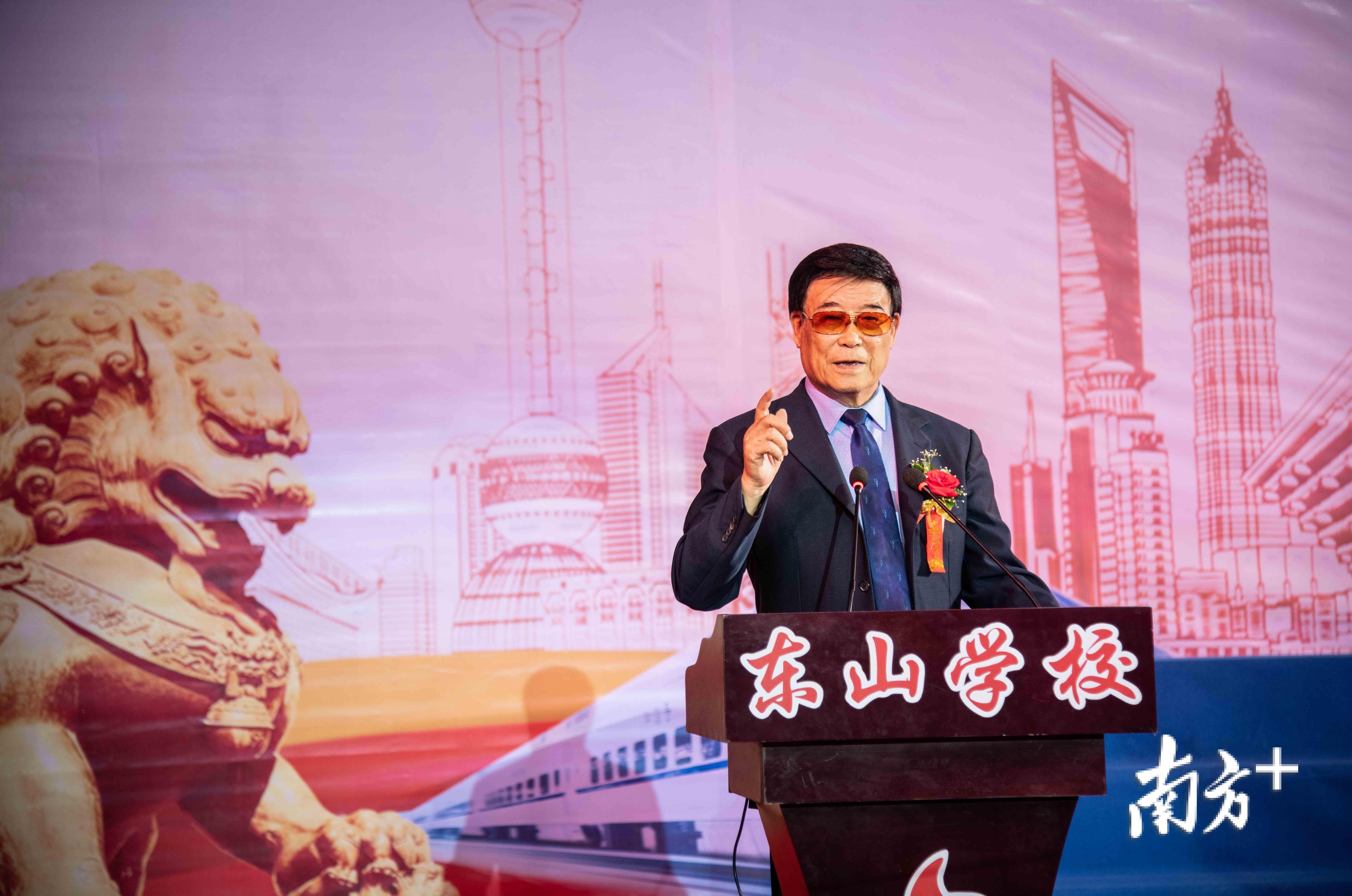 抗日英雄马本斋之子、开国将军合唱团团长马国超致辞。