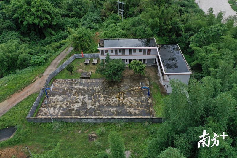 紫金县柏埔镇水背村群星小学水背分校全貌。 紫金县柏埔镇水背村群星小学水背分校全貌。