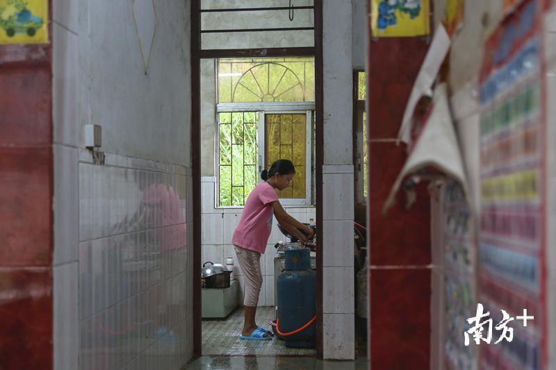 在叶玲自己看来,最好的礼物,就是“少做一次饭”。 在叶玲自己看来,最好的礼物,就是“少做一次饭”。