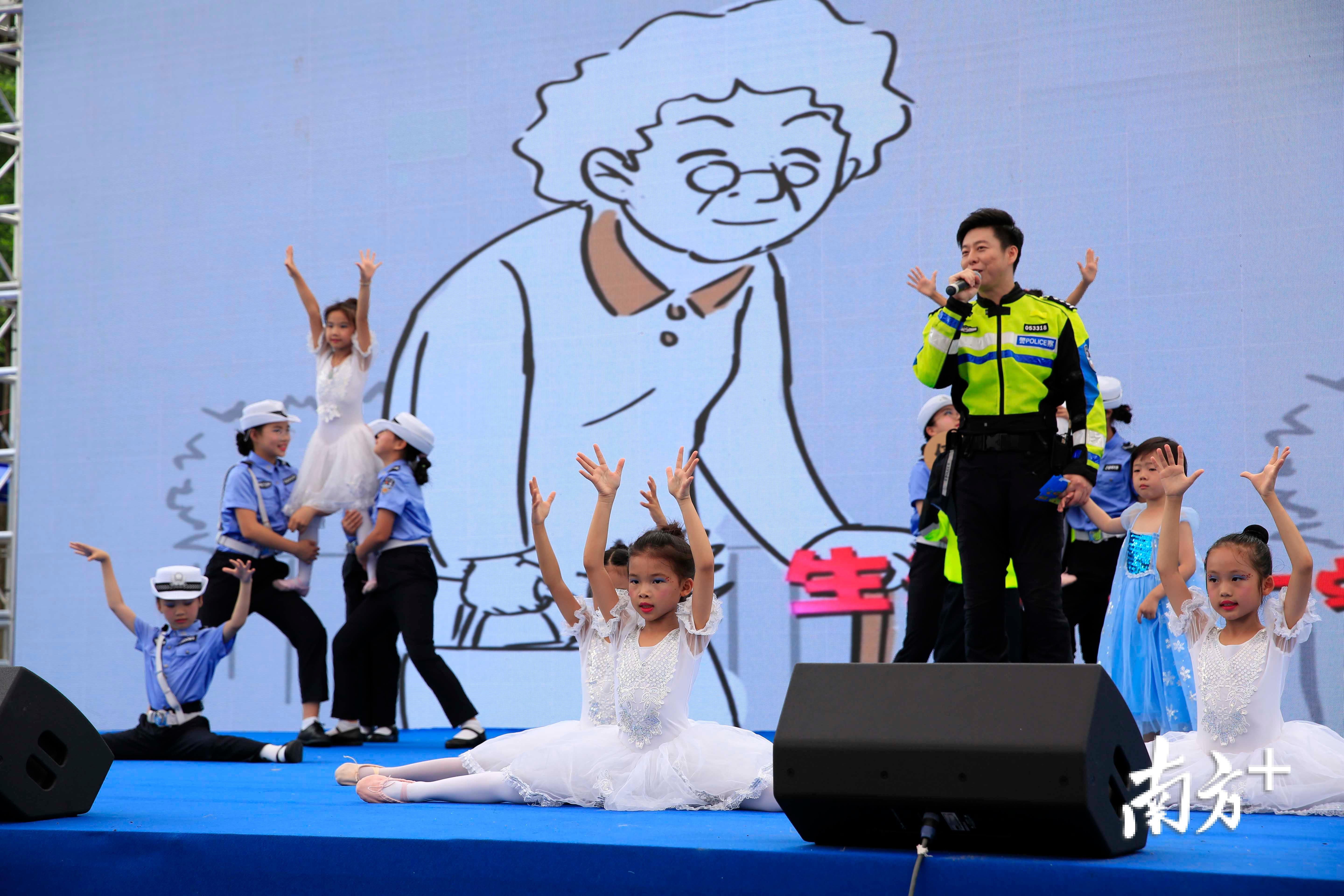 "童心飞扬 安全起航"深圳交警开展少年儿童交通安全教育宣传月活动