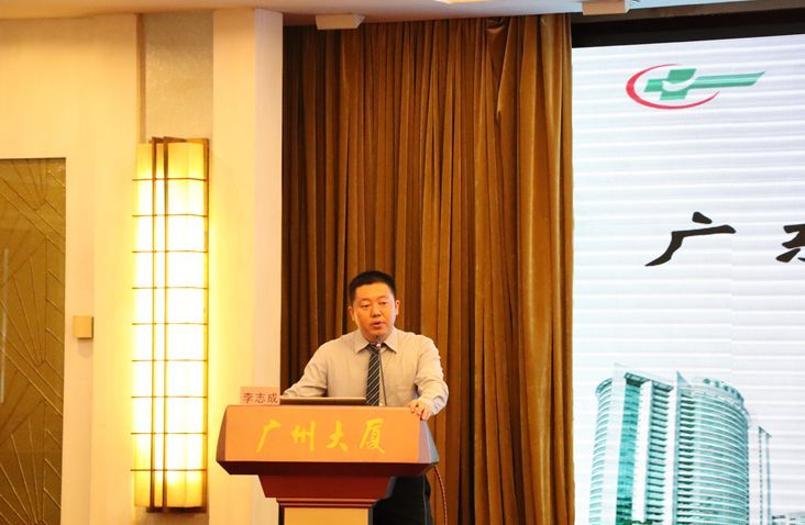 学会常务副秘书长李志成主持大会 学会常务副秘书长李志成主持大会