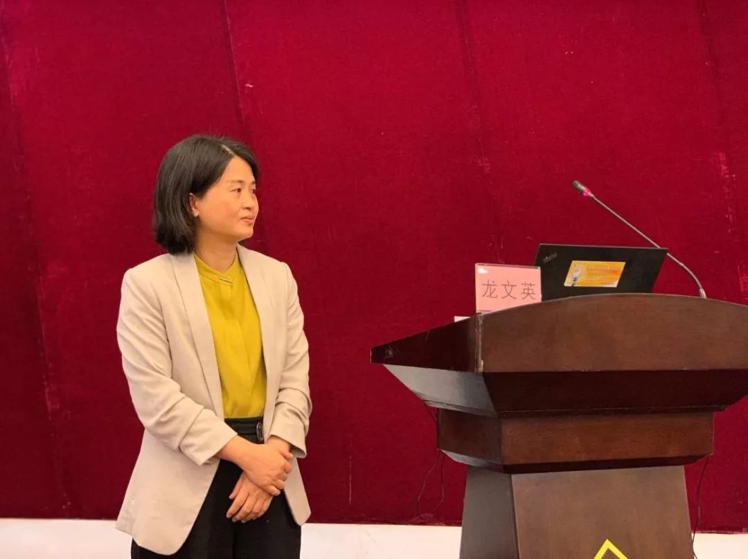 龙文英教授作《中药足浴在肺胀患者血栓前状态的应用》授课 龙文英教授作《中药足浴在肺胀患者血栓前状态的应用》授课