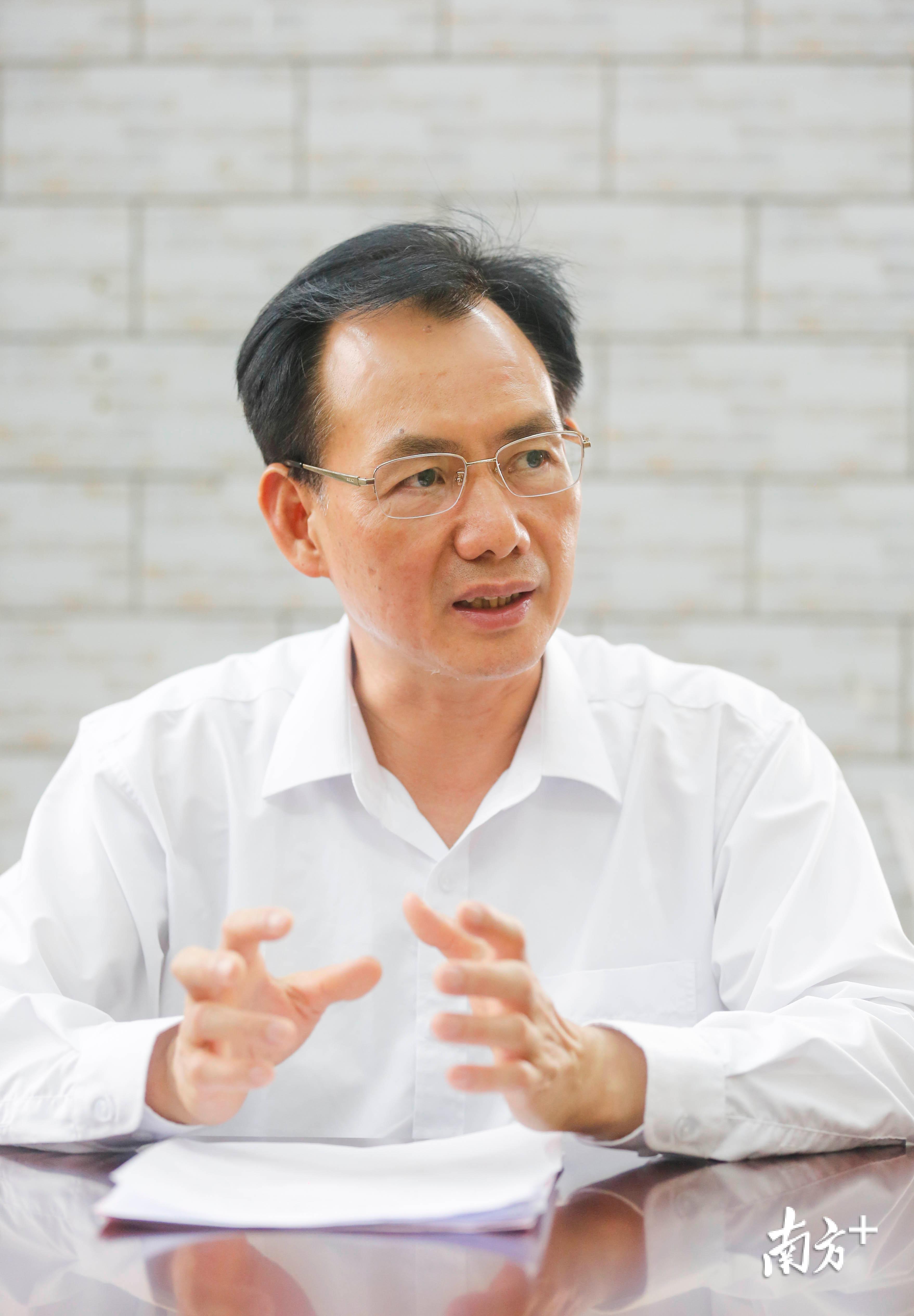 中山市民政局局长沈名晓接受南方日报记者专访。