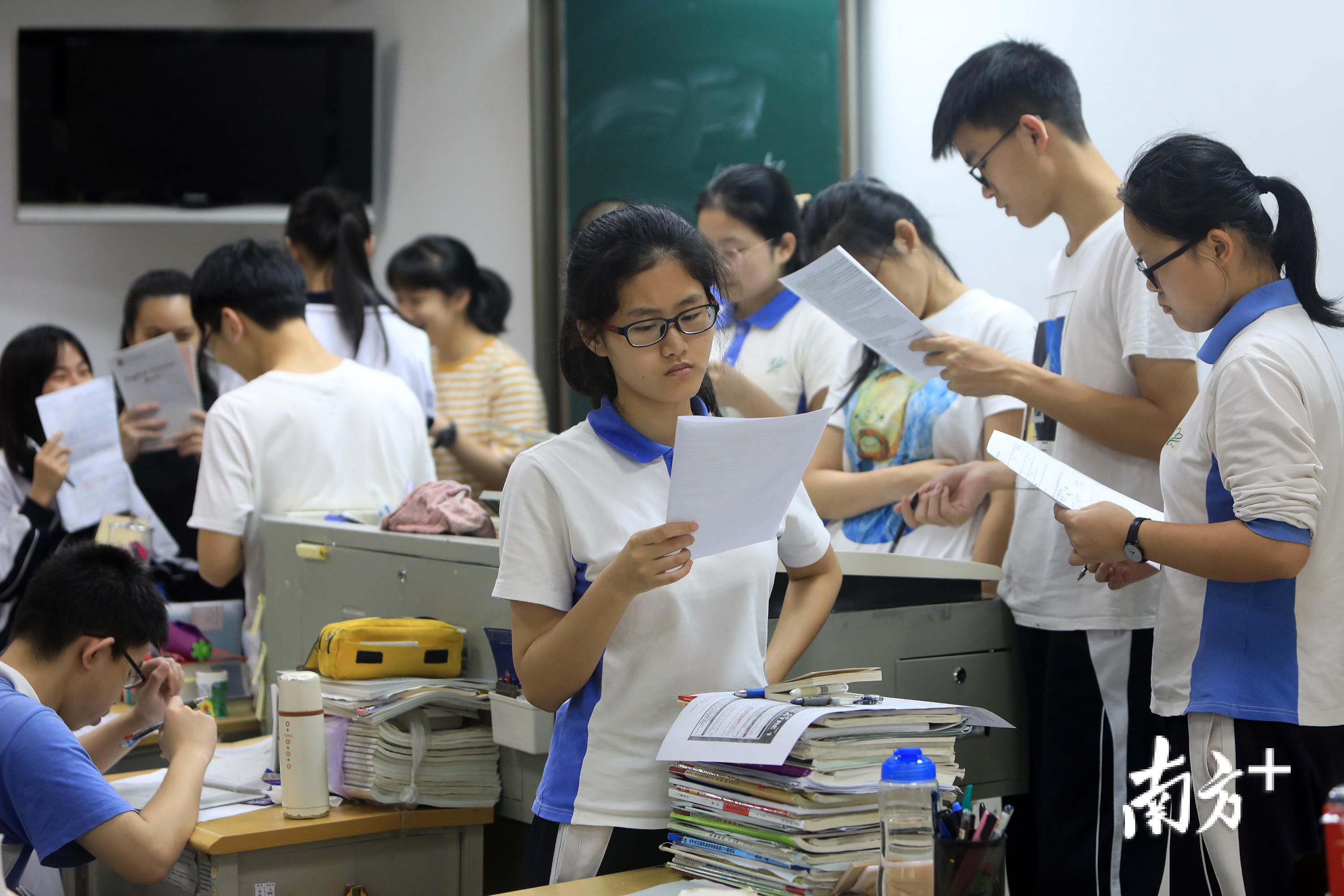 多图 全国高考进入倒计时,探访深圳高三"最后一课"