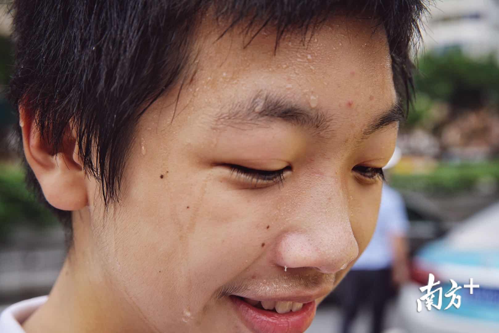 图集|直击广东高考现场,连特警都为考生加油鼓劲!