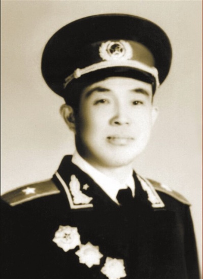 文库|独臂将军陈波:用党证给儿女立规矩_南方plus_南方+