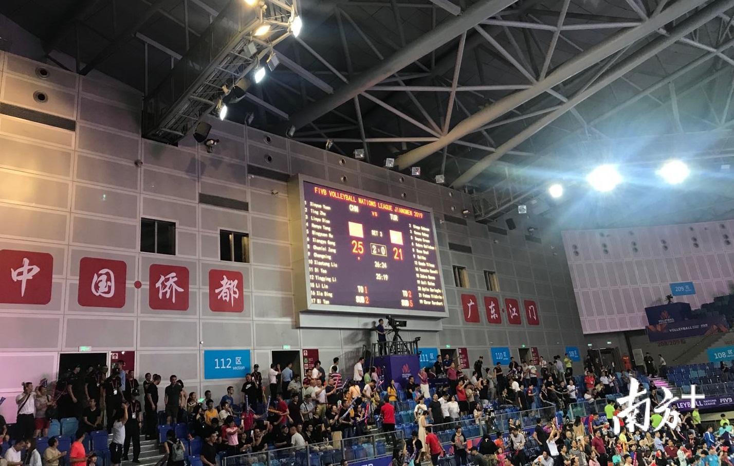 中国女排3-0完胜土耳其。钟惠琳摄