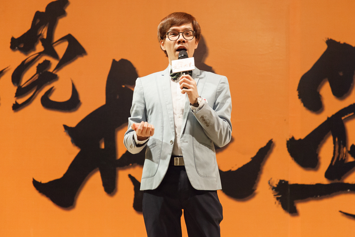 东莞栋笃笑第一人梁晓智。  余文诗 摄