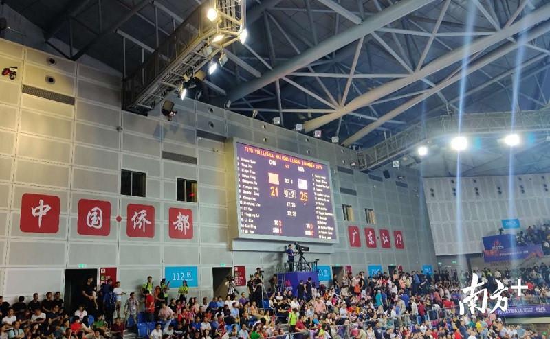 3中国女排0-3美国女排。