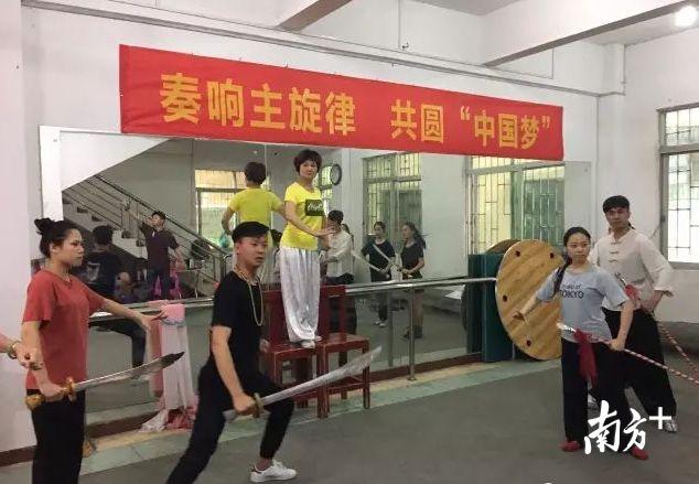 西秦戏《马援伏波》排练时的场景。