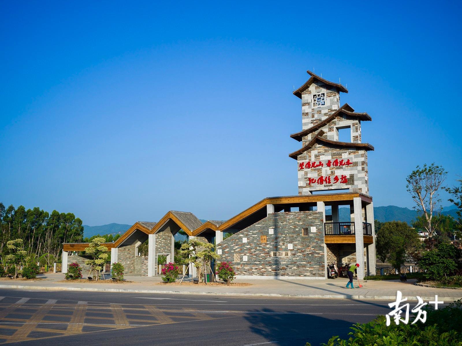 “寿乡画廊”重要节点蕉城龙安滨水公园标志景观小品充满现代“乡愁”感。李乐忠 摄 “寿乡画廊”重要节点蕉城龙安滨水公园标志景观小品充满现代“乡愁”感。李乐忠 摄