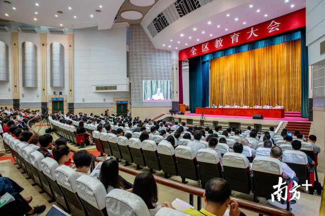 6月10日，顺德区教育大会提出要以更大力度提升教师队伍福利待遇。李海符 摄