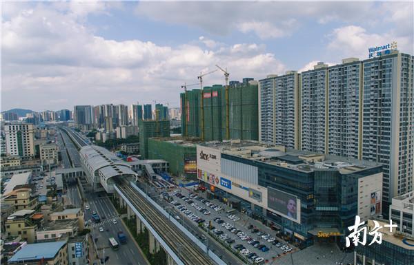 仲恺在推进城市更新方面，突出产业引领、产城融合，图为莞惠城际仲恺站周边已高楼林立。南方日报记者 王昌辉 摄