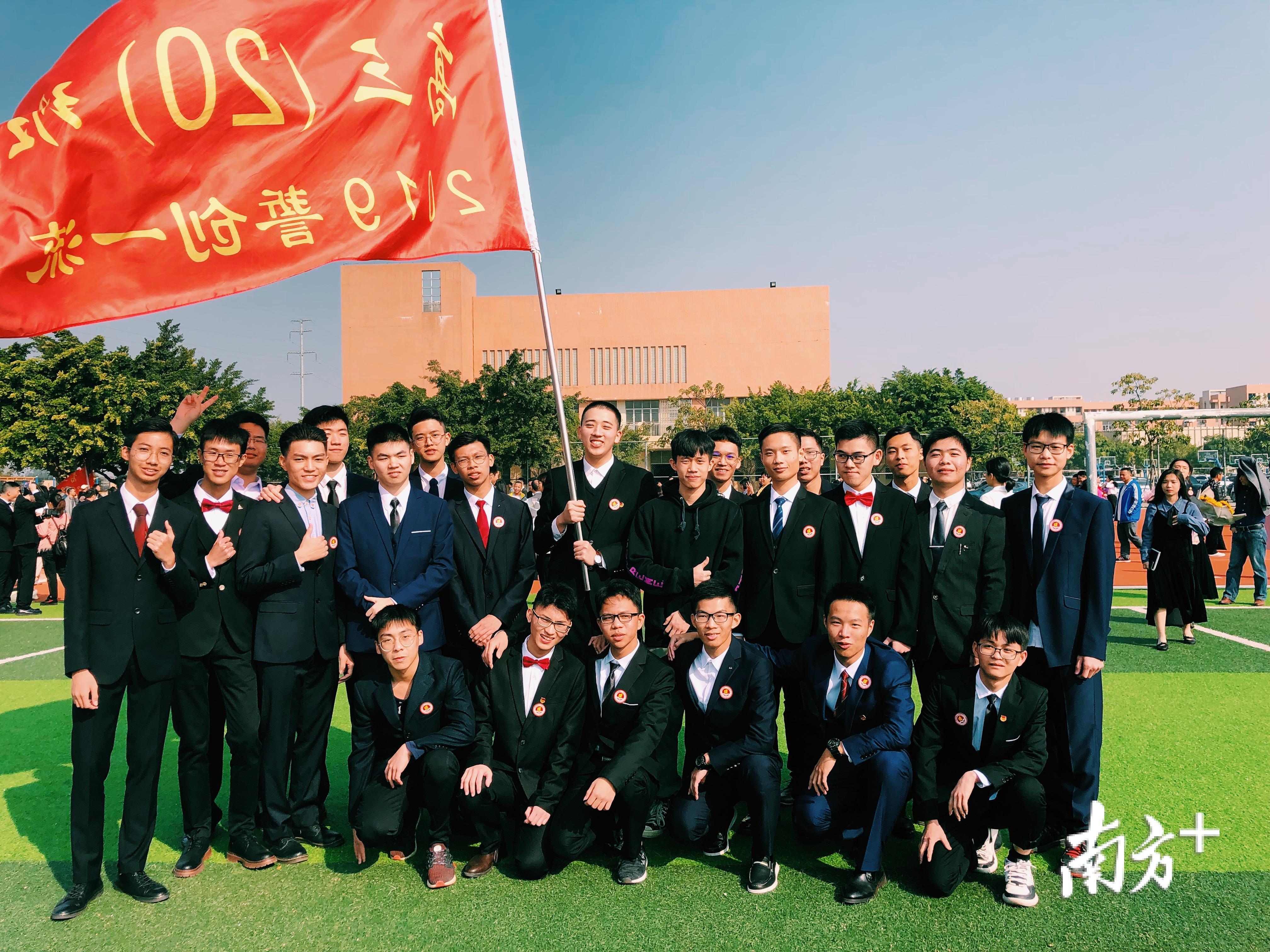 朝气蓬勃的阳江一中学生。