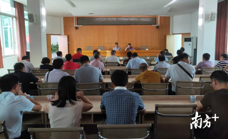 清远市招生考试委员会召开2019年清远市普通高中高一新生录取最低控制分数线发布会。韩玫 摄