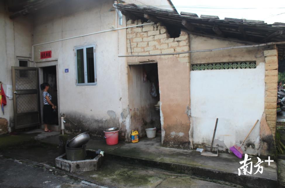 揭西县山湖村党派来的好干部钟汉宏山水之间铺就脱贫致富康庄大道