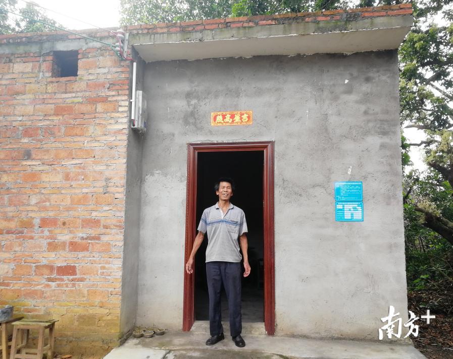 石鼓镇黄坡村村民卢家德去年住进新房。 石鼓镇黄坡村村民卢家德去年住进新房。