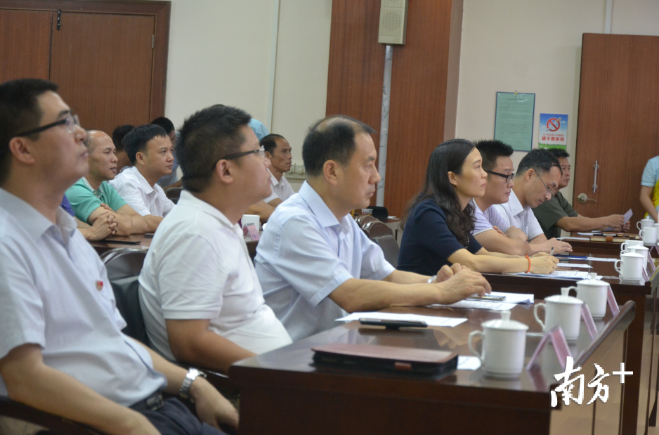 7月8日，佛冈举行邮政助力“乡村新闻官”现场推进会，佛冈县委书记董和平、县委常委、宣传部部长黄丽等出席了活动。程浩 摄