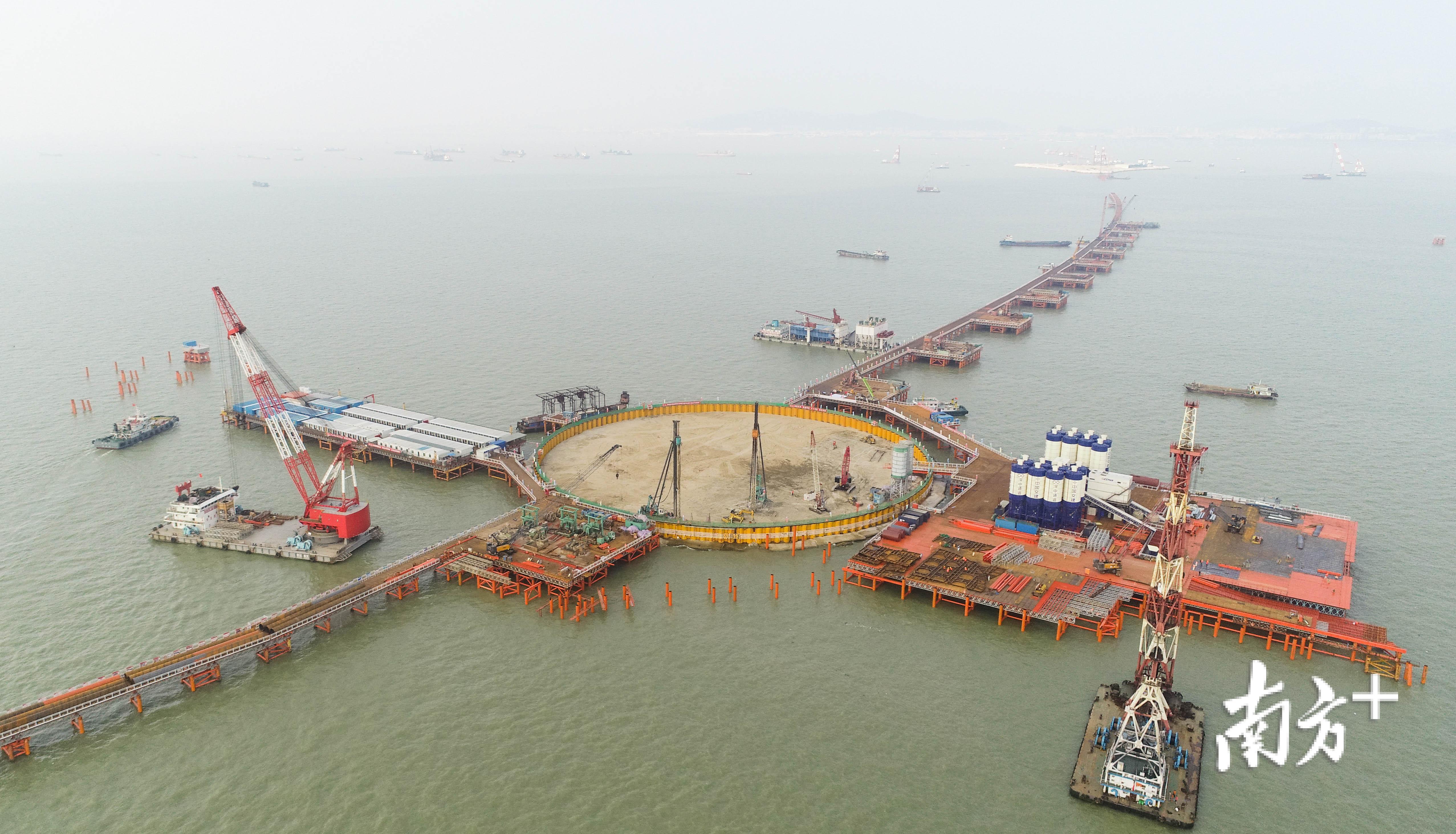 建设中的深中通道。邓华 摄